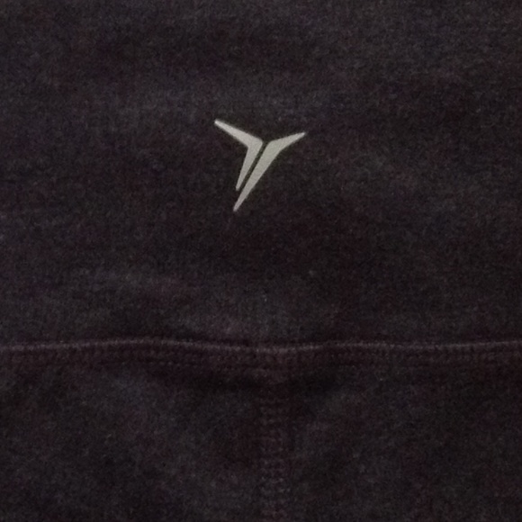 Old Navy Active High Waist Capri Leggings - Picture 8 of 8